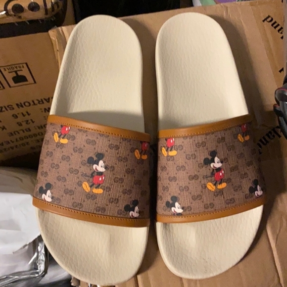 Gucci Disney Mickey Mouse pool slides women sz 40 - Picture 1 of 4